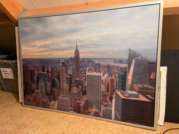 Schilderij ‘New York’ met aluminium lijst (140x100 cm) beschikbaar voor biedingen