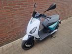 2x piaggio one onderdelen 1 wit 1x zwart one +, Ophalen