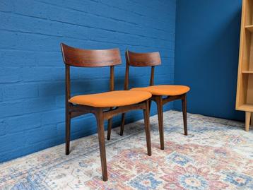2x vintage Deens design stoelen, jaren 60 beschikbaar voor biedingen