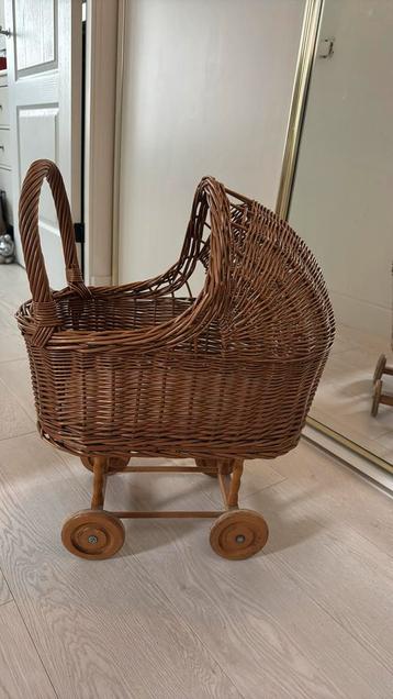 Vintage poppen kinderwagen beschikbaar voor biedingen