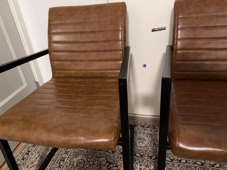 2 stuk eetstoelen, Huis en Inrichting, Stoelen, Gebruikt, Twee, Metaal, Bruin, Ophalen