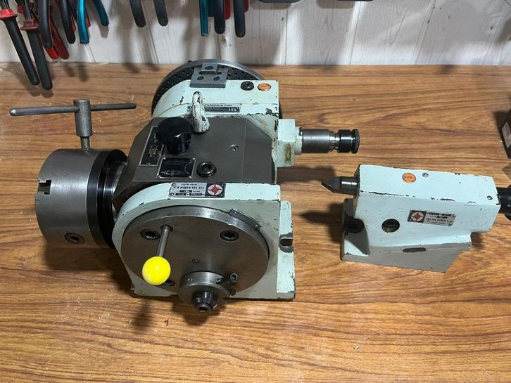 TOS DU200A universele verdeelkop + originele contrasteun, Doe-het-zelf en Verbouw, Gereedschap | Freesmachines, Gebruikt, Elektrisch