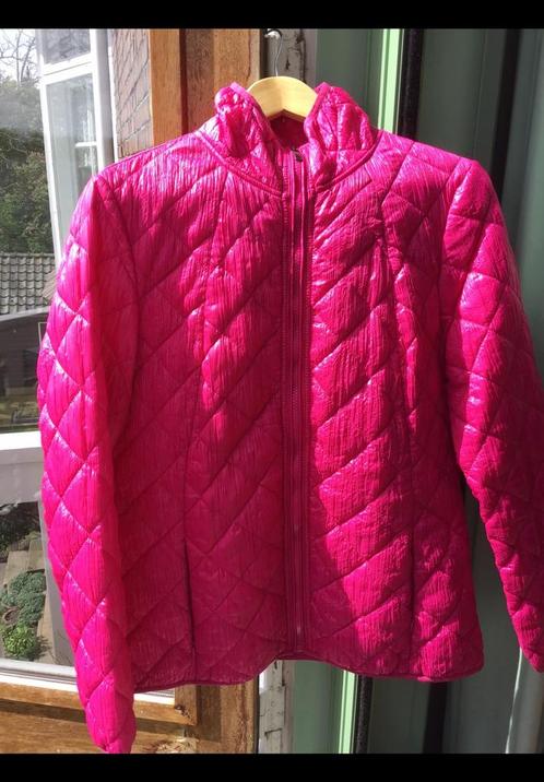 Fuchsiaroze jas, doorgestikt + bloemen voering, rits maat 42, Kleding | Dames, Jassen | Zomer, Ophalen of Verzenden