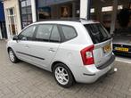 Kia Carens 2.0 CVVT X-ecutive CLIMA/AIRCO/NL AUTO (bj 2010), Voorwielaandrijving, Gebruikt, 4 cilinders, 700 kg