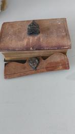 Antiek bijbeltje met zilveren slot 1884, Antiek en Kunst, Antiek | Boeken en Bijbels, Ophalen of Verzenden