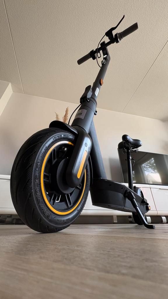 Ninebot Segway Max G30E II met nieuw zadel NU SLECHTS 475!!, Fietsen en Brommers, Steps, Gebruikt, Elektrische step (E-scooter)