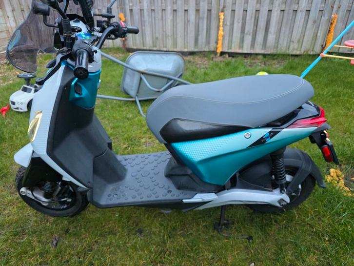 Piaggio 1 one elektrische snorscooter met factuur 2899 euro, Fietsen en Brommers, Scooters | Piaggio, Zo goed als nieuw, Overige modellen