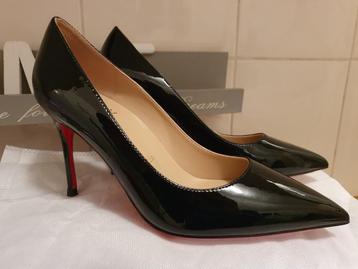 Zwarte lak hoge hakken met rode zolen m. 35 beschikbaar voor biedingen