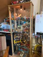 Vitrinekast met verlichting en auto's, Ophalen, Gebruikt, Auto