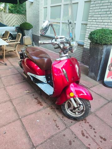 retro scooter te koop blauwplaat beschikbaar voor biedingen
