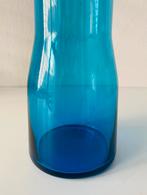 Iittala blauw glazen vaas / waterkan model Essence, Huis en Inrichting, Woonaccessoires | Vazen, Gebruikt, Finland, Blauw, Ophalen of Verzenden