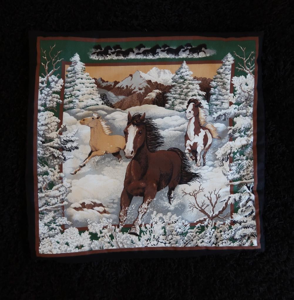 Kussenhoes nieuw paarden in een sneeuw winterl andschap., Huis en Inrichting, Woonaccessoires | Kussens, Ophalen of Verzenden