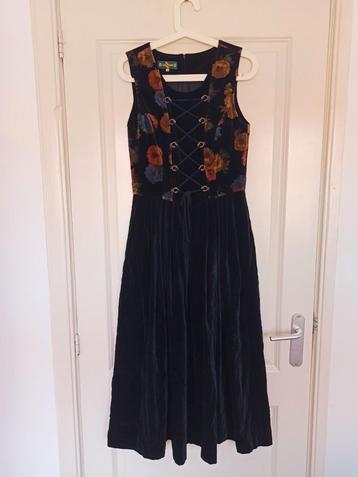 Vintage warme duitse dirndl jurk (Linzner)  beschikbaar voor biedingen