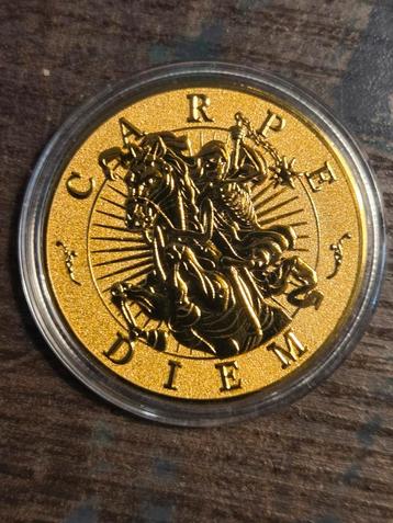 Goudkleurige Carpe Diem / Memento Mori Munt beschikbaar voor biedingen
