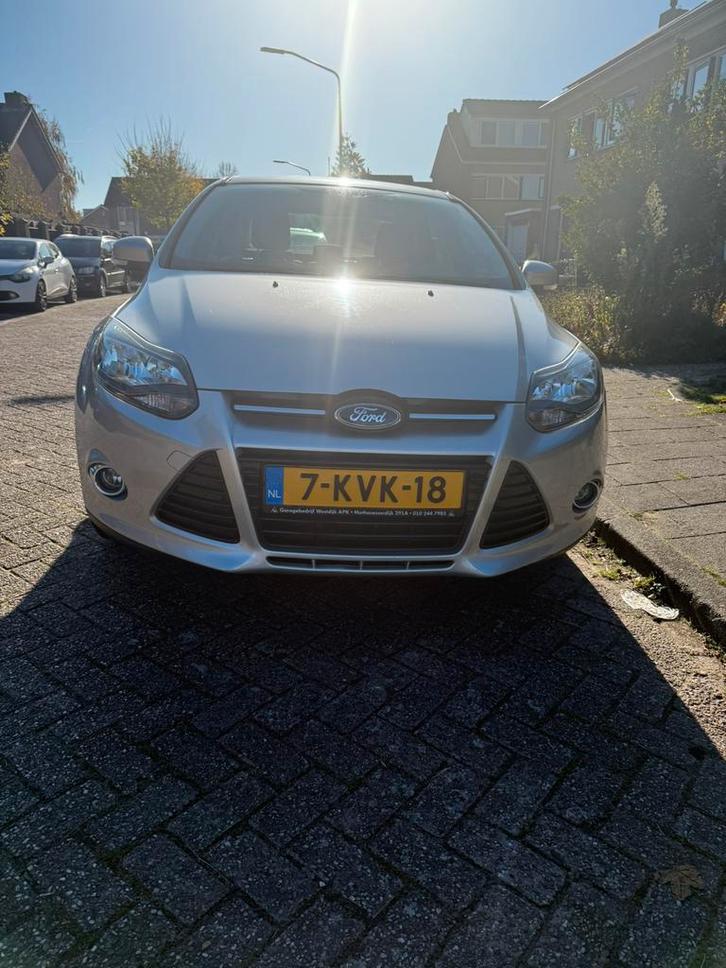 Ford Focus 1.6 Ti-vct 92KW 4D AUT 2013 automaat, Auto's, Ford, Focus, Achteruitrijcamera, Airbags, Bluetooth, Boordcomputer, Radio
