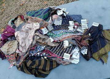 Ruim 150 stukken ZIJDEN stof Ideaal voor quilters! PFAU (I7) beschikbaar voor biedingen