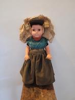 Antieke pop in zeeuwse klederdracht met echt haar, Verzamelen, Ophalen of Verzenden, Zo goed als nieuw, Pop
