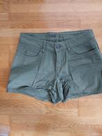 Een bijna niet gedragen kort mosgroen broekje. Maat 28/S, Kort, Ophalen of Verzenden, Zo goed als nieuw, Eksept