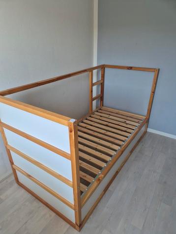 Omkeerbaar bed met bedtent! beschikbaar voor biedingen