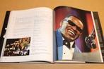 Ray — Boek bij Film over Muzieklegende Ray Charles, Boeken, Ophalen of Verzenden, Zo goed als nieuw, Artiest