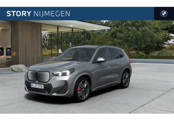 BMW iX1 eDrive20 67 kWh M Sport / Panoramadak / Trekhaak / S beschikbaar voor biedingen