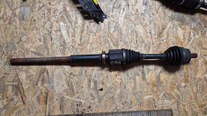 Aandrijfas rechtsvoor Volvo V70 II 2.5 R (’00-’08) 8252047, Auto-onderdelen, Remmen en Aandrijving, Volvo, Gebruikt, Ophalen of Verzenden