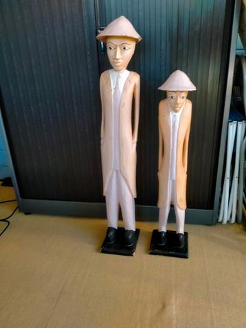 Houten beelden van balsahout beschikbaar voor biedingen