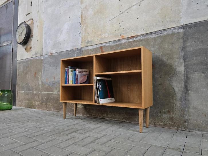 Deens Design Dressoir Eiken Hout | Vintage Lowboard Kast, Huis en Inrichting, Kasten | Dressoirs, Gebruikt, 100 tot 150 cm, 25 tot 50 cm