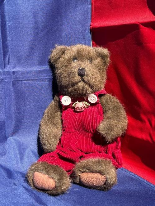Boyds Collection donkere beer rode tuinbroek 27 cm Beertje, Verzamelen, Beren en Cherished Teddies, Gebruikt, Stoffen beer, Overige merken