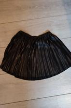 Te koop: zwart, glans rokje maat 122,128, Kinderen en Baby's, Kinderkleding | Maat 122, Ophalen of Verzenden, Meisje, Jurk of Rok