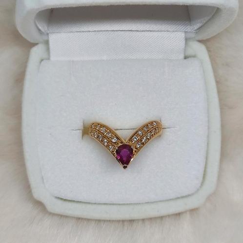 18K (750) Ruby V•Ring, Sieraden, Tassen en Uiterlijk, Ringen, Zo goed als nieuw, Goud, Goud, Verzenden