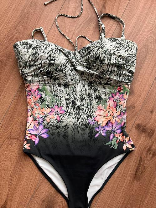 Thriumph badpak maat 40, cup D/E  met Pareo, Kleding | Dames, Badmode en Zwemkleding, Nieuw, Badpak, Overige kleuren, Ophalen of Verzenden