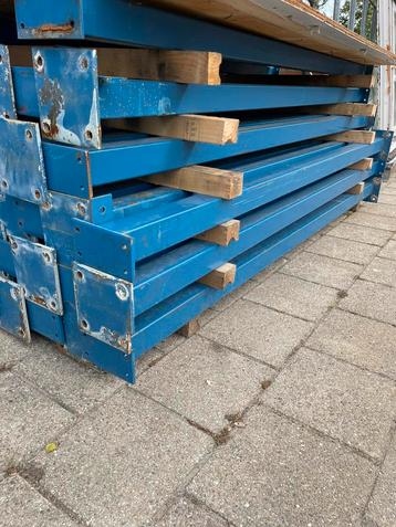 Kokers met voetplaat 230cm beschikbaar voor biedingen