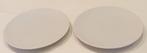 Te Koop: Twee platte borden.   Merk: Ikea. Diameter: 20 cm., Ophalen of Verzenden, Zo goed als nieuw, Effen, Bord(en)