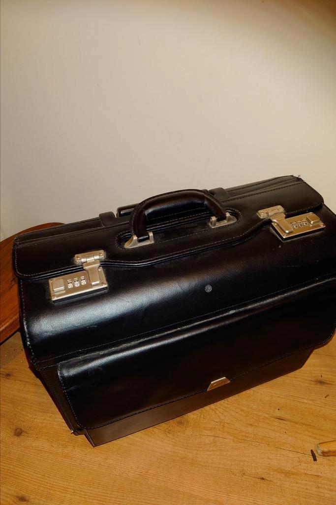 Piloten koffer Zwart laptoptas met wieltjes, Sieraden, Tassen en Uiterlijk, Koffers, Gebruikt, Minder dan 50 cm, Minder dan 35 cm