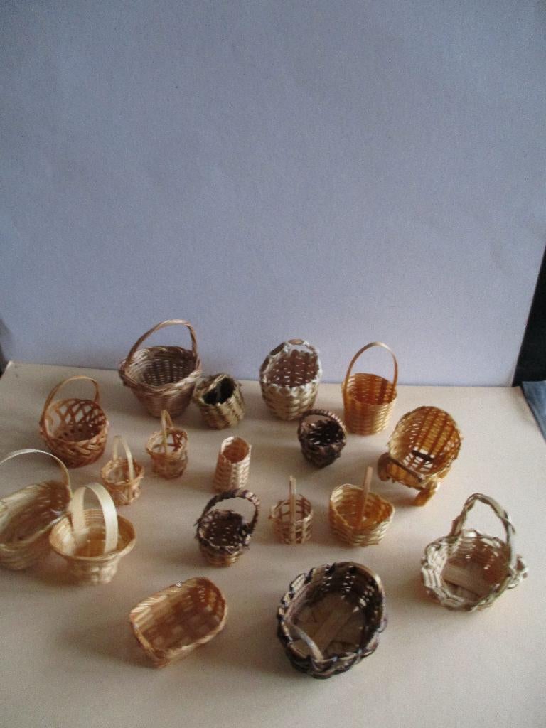 poppenhuis verschillende maten mandjes in 1 koop, Verzamelen, Poppenhuizen en Toebehoren, Verzenden, Zo goed als nieuw, Decoratie