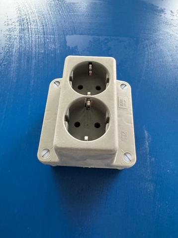 ABB installatiedoos/wandcontactdoos - 2 stopcontacten beschikbaar voor biedingen