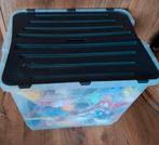 Een grote plastic bak met ruim 155 bolletjes met wol., Ophalen of Verzenden, Gebruikt, Breien of Haken, Wol of Garen