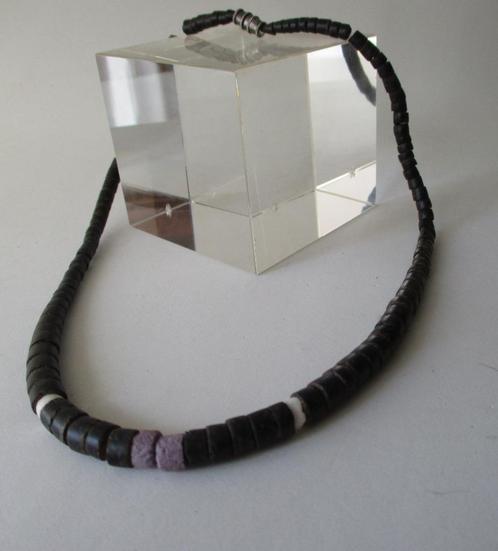 KS009: Zwarte Schelp ketting 44cm. met Paars, Sieraden, Tassen en Uiterlijk, Armbanden, Nieuw, Overige materialen, Paars, Verzenden