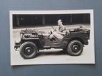 Prins Bernhard in een legerjeep., Verzenden, Nieuw, Auto's