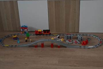 Duplo Elektrische trein en rails (10874, 10872, 10882) beschikbaar voor biedingen