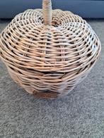 Riviera maison rotan mand appel, Huis en Inrichting, Woonaccessoires | Schalen en Manden, Ophalen, Zo goed als nieuw, Rond, Riet