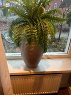 Te koop twee prachtige bloempotten met kunstvarens, Ophalen, Zo goed als nieuw