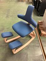 Te koop: Thatsit van het Noorse merk Varier, Huis en Inrichting, Bureaustoelen, Ophalen, Blauw, Zo goed als nieuw, Bureaustoel