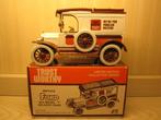 FORD T 1913 BESTEL MET SPAARBANK unic, Hobby en Vrije tijd, Modelauto's | 1:43, Ophalen of Verzenden, Nieuw, Bus of Vrachtwagen