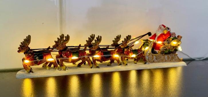 Kerstman slee met 8 rendieren. 23cm, Diversen, Kerst, Zo goed als nieuw, Ophalen