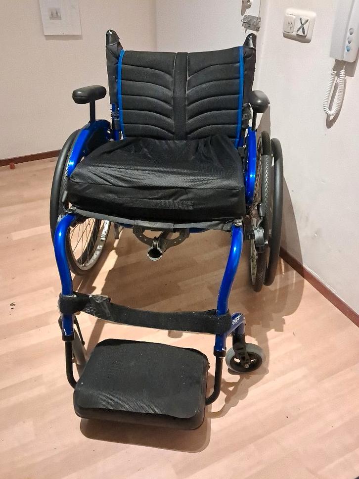 1 handbewogen rolstoel: Quickie Argon 2 / Blauw metalic, Diversen, Rolstoelen, Gebruikt, Handbewogen rolstoel, Inklapbaar, Ophalen