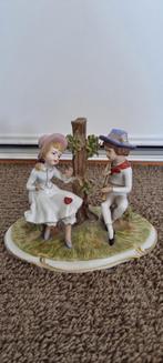 Capodimonte porseleinen beeldje-Gesigneerd, Verzamelen, Beelden en Beeldjes, Ophalen of Verzenden, Zo goed als nieuw, Overige typen
