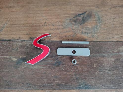 Grill Embleem "S" Mini Cooper S / NIEUW!!!, Auto-onderdelen, Ophanging en Onderstel, Mini, Volkswagen, Nieuw, Verzenden