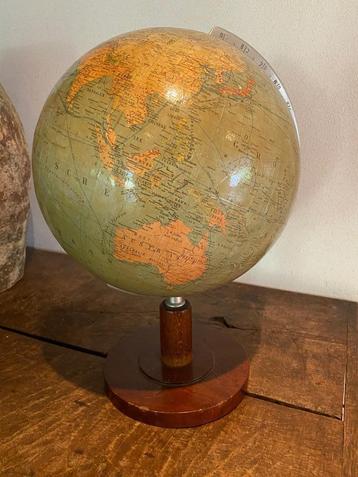 Vintage Wereldbol – Decoratief & Educatief – Retro Look beschikbaar voor biedingen